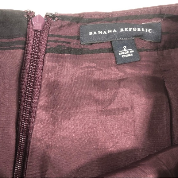 BANANA Republic 100% Silk Burgundy Abstract Printed Mini Skirt, size 2 - Picture 6 of 10